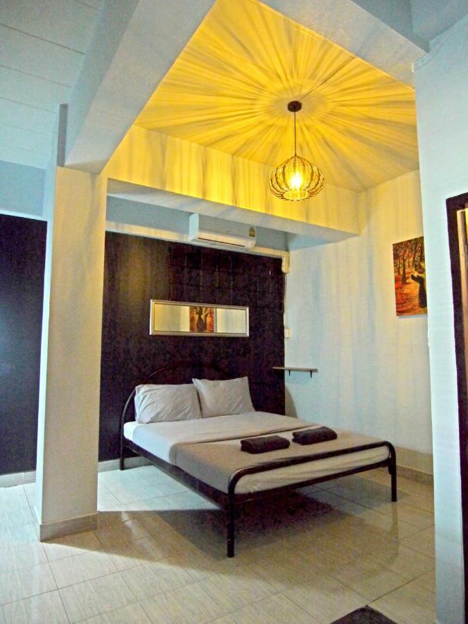 Mam'S House Khaosan Hotel Bangkok Exterior photo